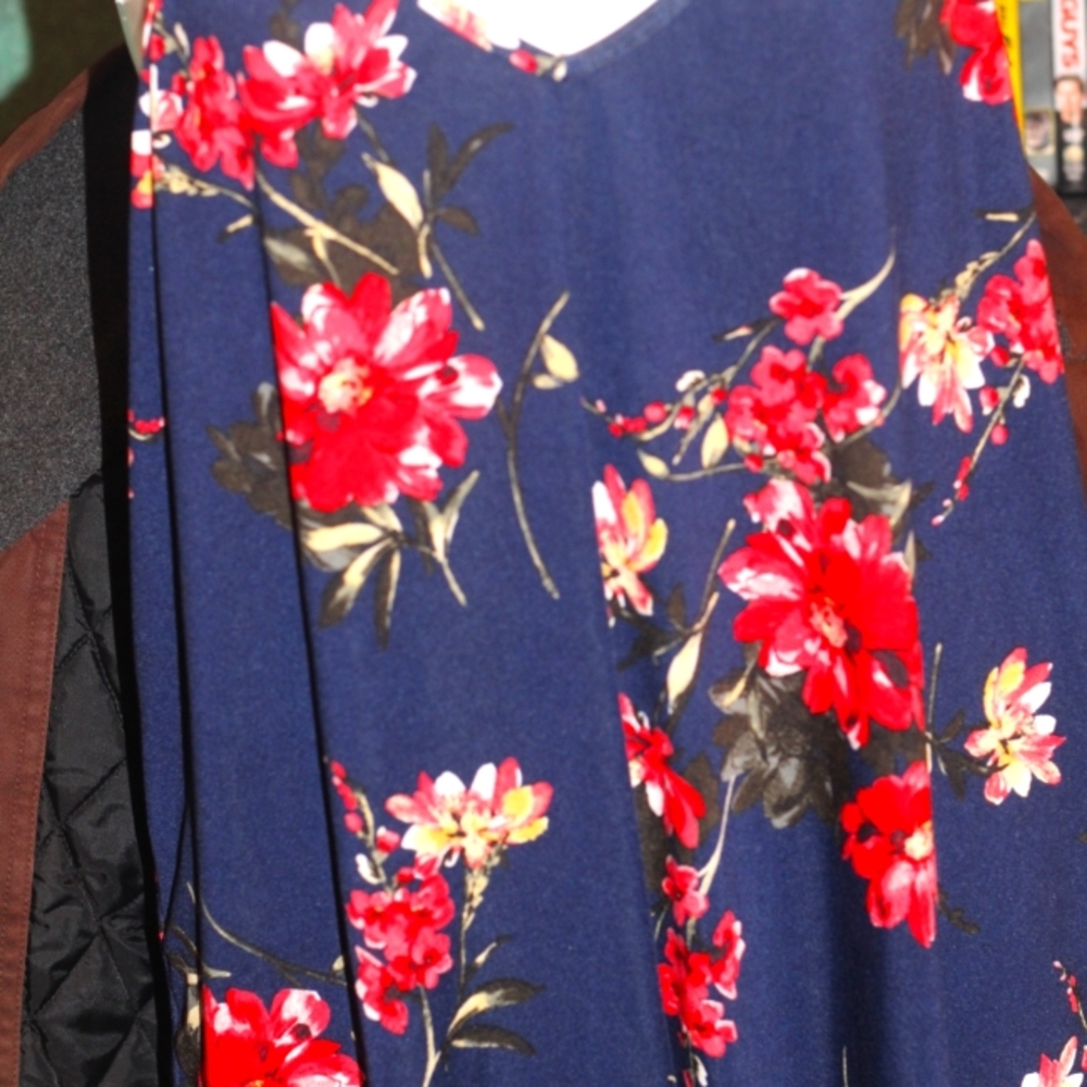 Lady's Paper moon large flowery tank top
